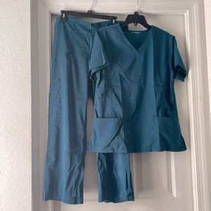 VGUC VITAL THREADS Scrub Set